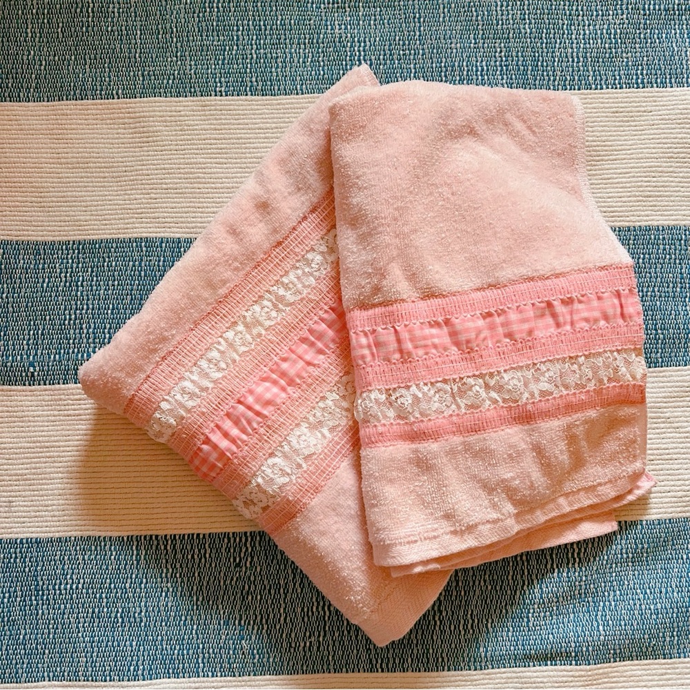 Vintage MCM baby pink Sears bath and hand towel‎ Set